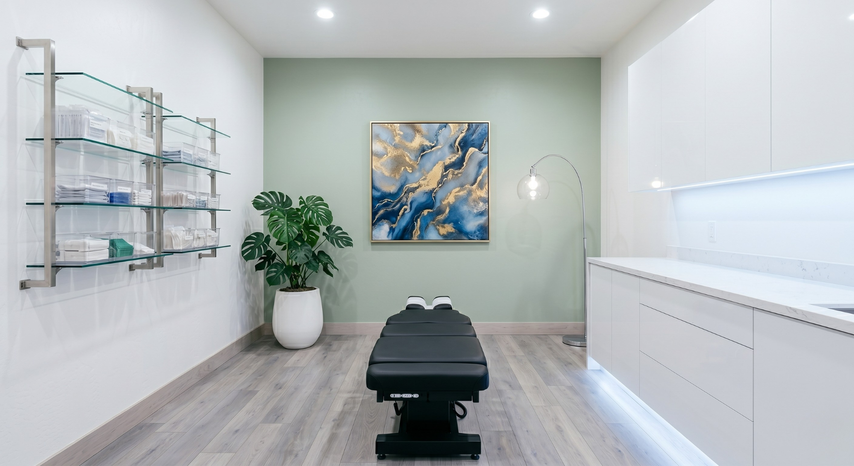 Modern chiropractic treatment room